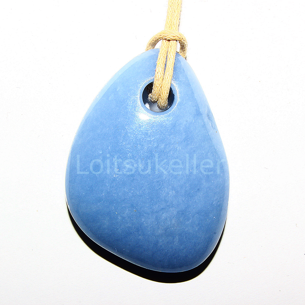 Angeliit (Inglikivi) ripats lapik (~2,6*3 cm)