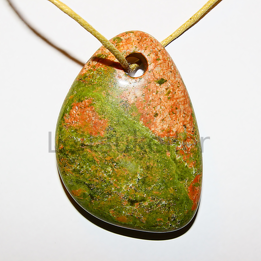 Epidoot-unakiit ripats suur lapik (~2,5*3 cm)