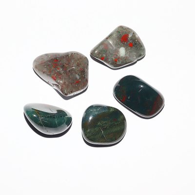 Heliotroop lihvitud suur "Verekivi" (~2,5*3 cm)