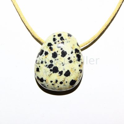 Dalmaatsia jaspis ripats suur (~2,8*3,8 cm)