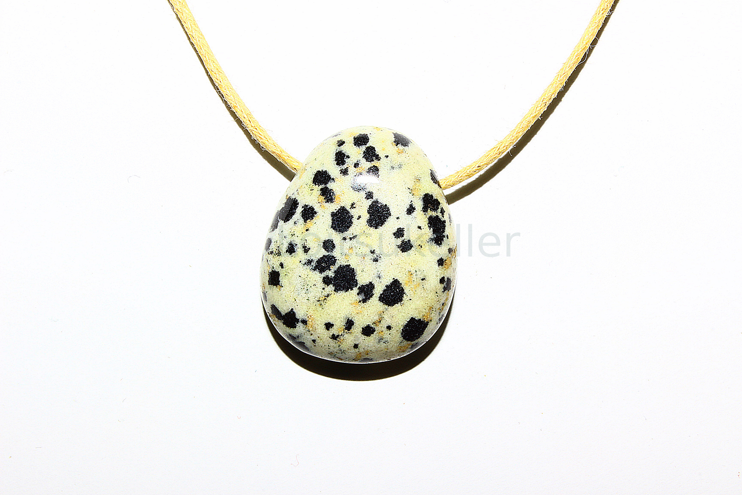 Dalmaatsia jaspis ripats suur (~2,8*3,8 cm)