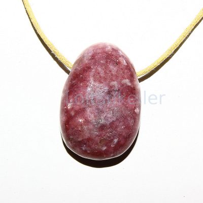 Lepidoliit ripats (~2,2*2,8cm)