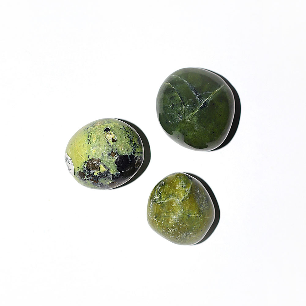 Nefriit lihvitud suur (3,5*4 cm)