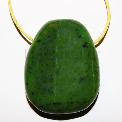 Nefriit ripats suur (~2,8*3,2 cm)