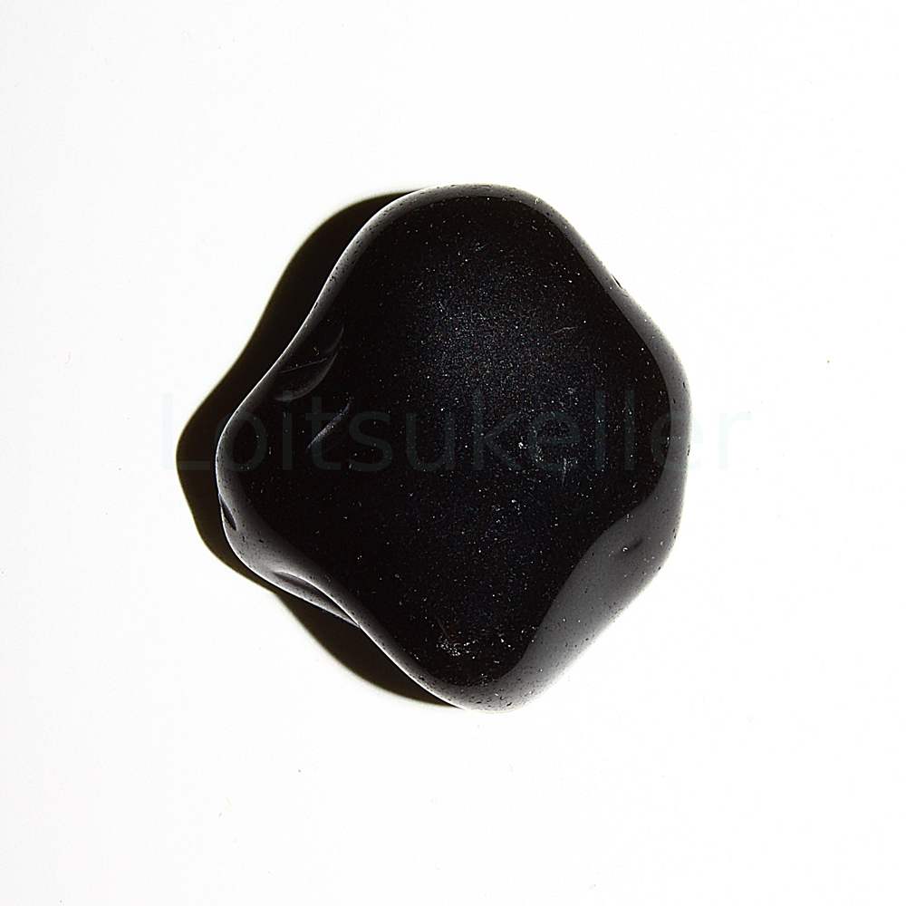 Must suitsuobsidiaan lihvitud väike (~1,5*2 cm)