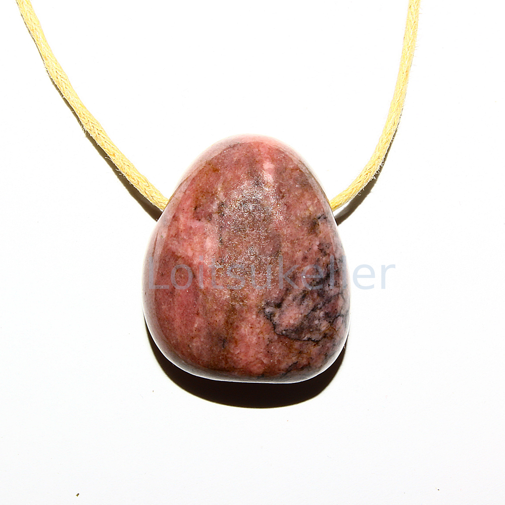 Rodoniit ripats (~2,2*2,8 cm)