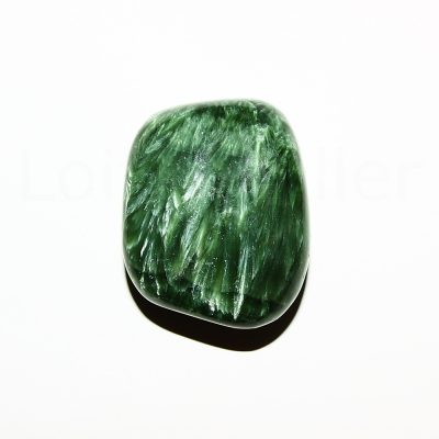 Serafiniit lihvitud suur (~3*3 cm)