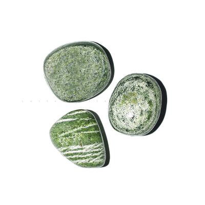 Serpentiin (hõbesilm, krüsotiil) lihvitud keskmine - Maoaasta kivi (~2*2 cm)