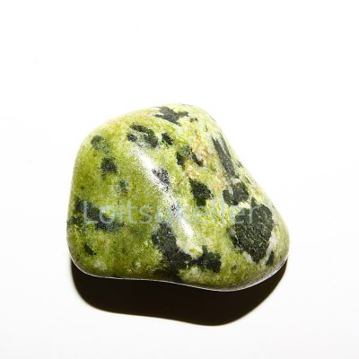 Peruu serpentiin lihvitud - Maoaasta kivi (~ 2-3cm)