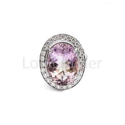 Väga suur teemantripats ametüstiga