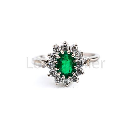 Teemantripats smaragdiga