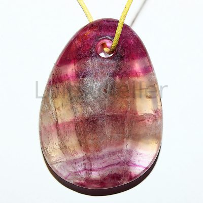 Fluoriit ripats (~2,5*3,2 cm)