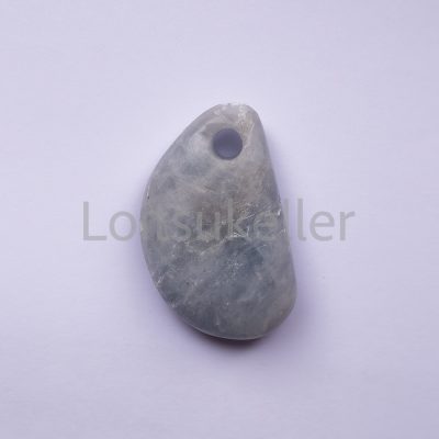 Sinine kaltsiit ripats suur lapik (~2,2*2,8 cm)